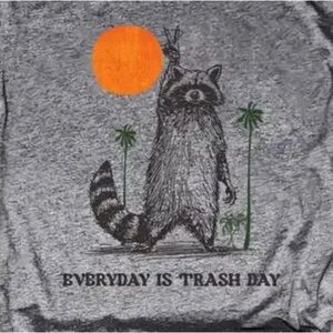 ‘Everyday is Trash Day’ Raccoon T-Shirt Size Medium unisex